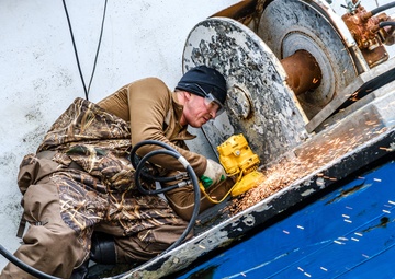 Navy Divers clear sunken fishing vessel from harbor in Adak, Alaska as part of AECE 2019