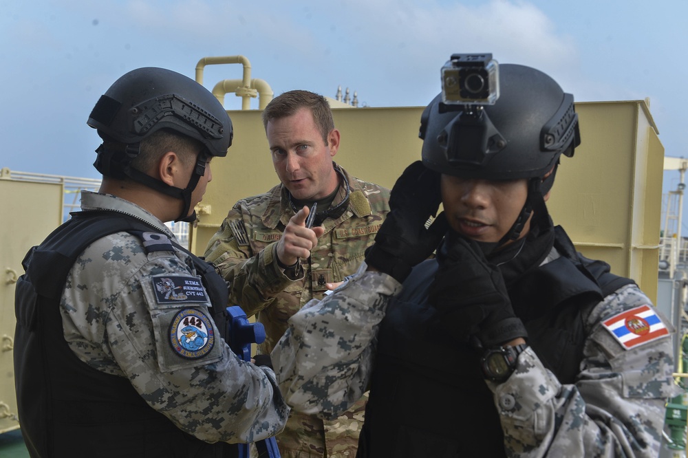 U.S. and Royal Thai Navy conduct VBSS training as part of the first AUMX