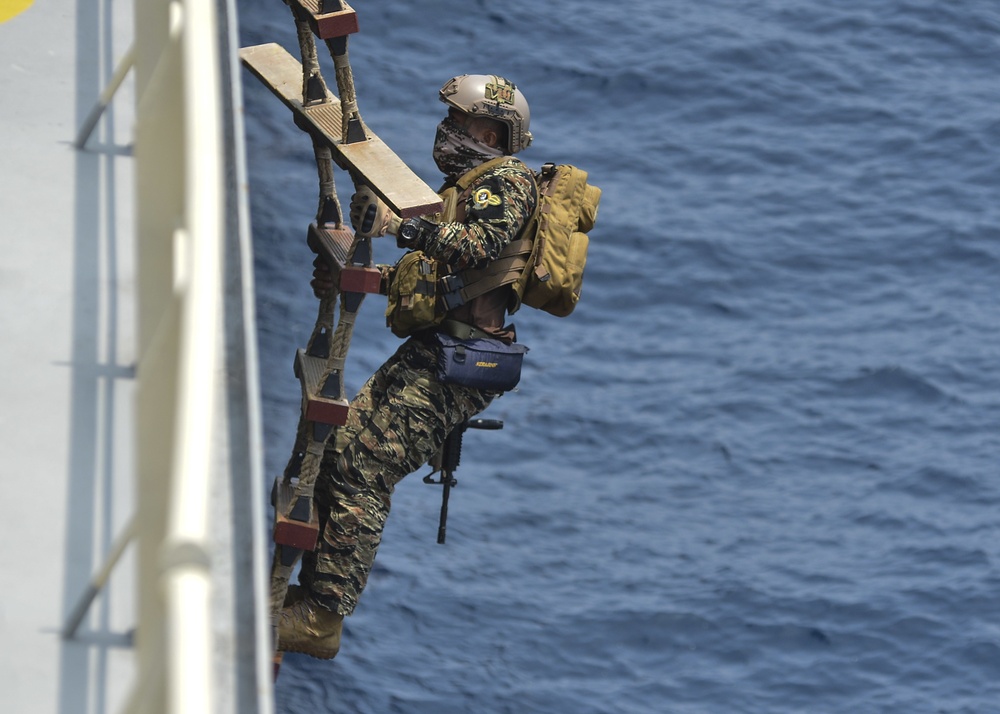 U.S. and Philippine Navies conduct VBSS Training as part of AUMX
