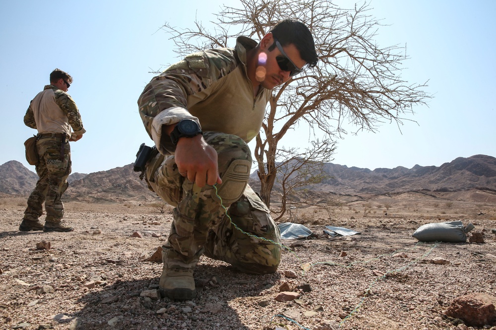 Jordanian Frogmen, U.S. Sailors Conduct Bilateral Demolition Operations Training