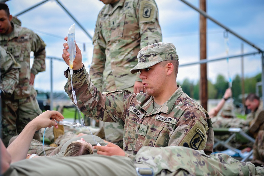 Paratrooper Conducts Medical Training