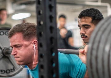 Marines, Sailors compete to join 1000-lb. club