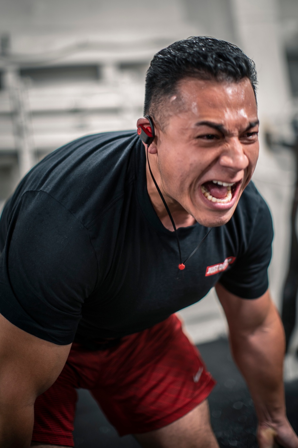 Marines, Sailors compete to join 1000-lb. club