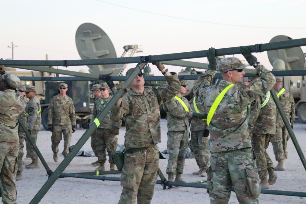 Lancer Soldiers build command post during NTC