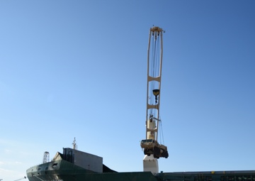 Soldiers unload cargo of knowledge to local dockworkers