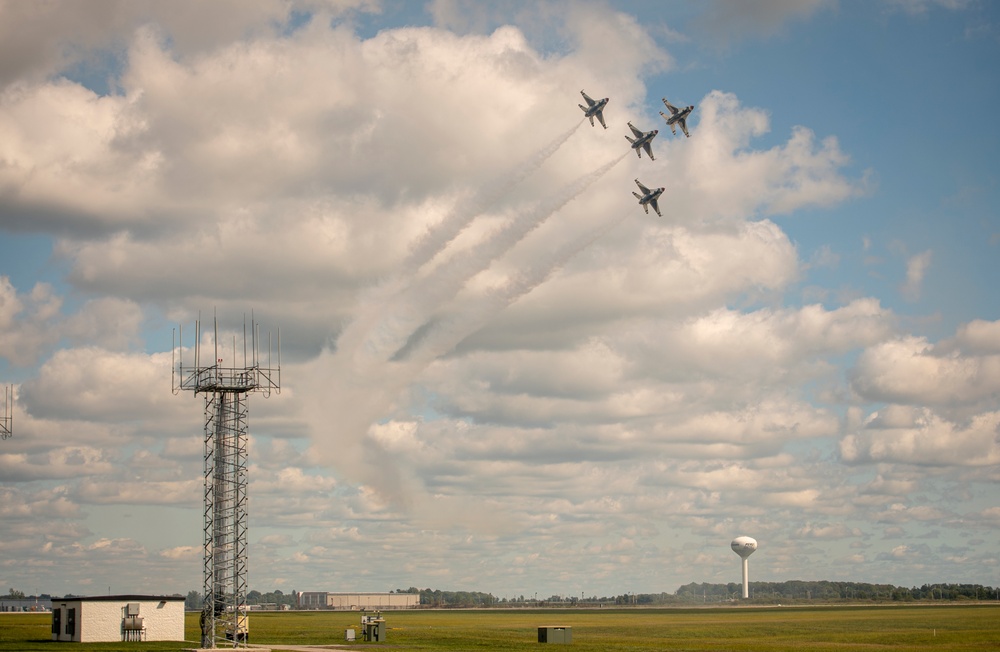 Thunderbirds soar over Indiana