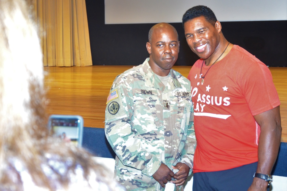 Herschel Walker meets a fan