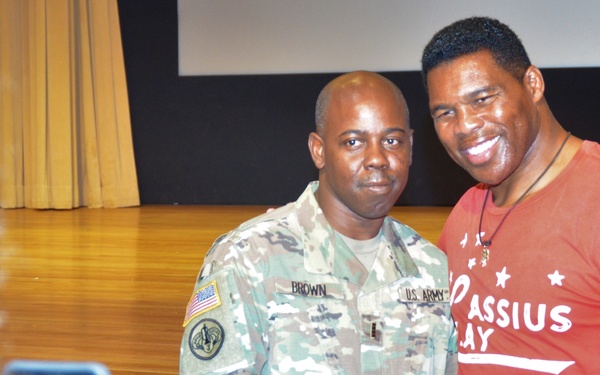 Herschel Walker meets a fan