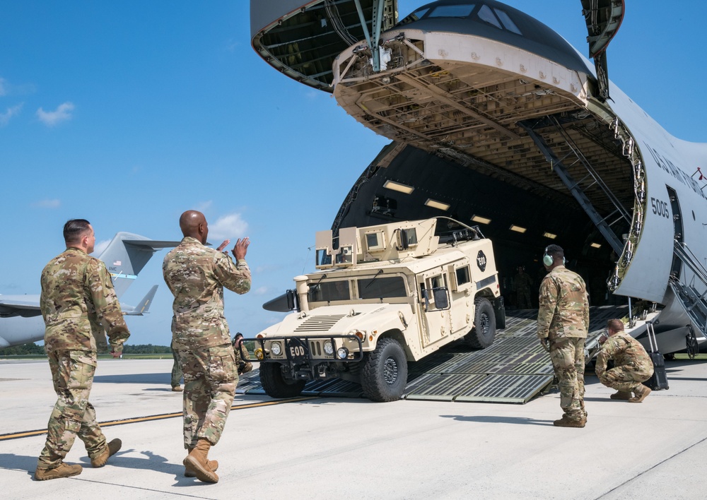 CMSAF highlights resiliency while visiting Team Dover