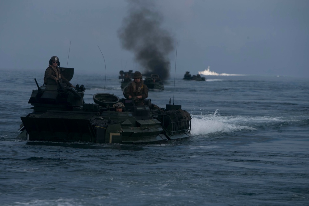 31st MEU conducts simulated mechanized amphibious raid