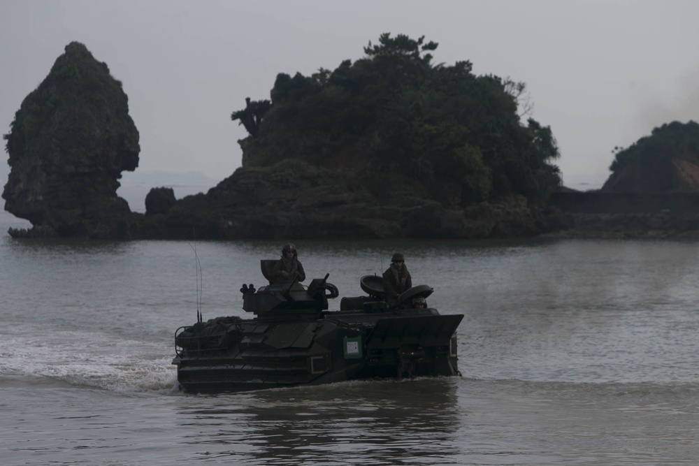 31st MEU conducts simulated mechanized amphibious raid