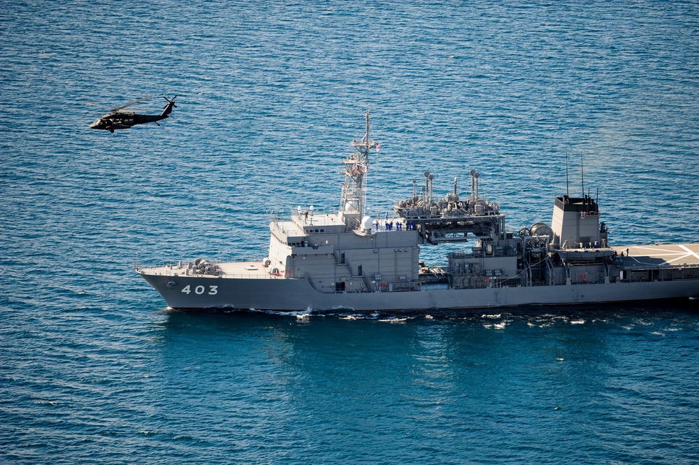 Blackhawks conduct deck landing on JMSDF vessel JS Chiahaya Sept. 9 2019 (2/2)