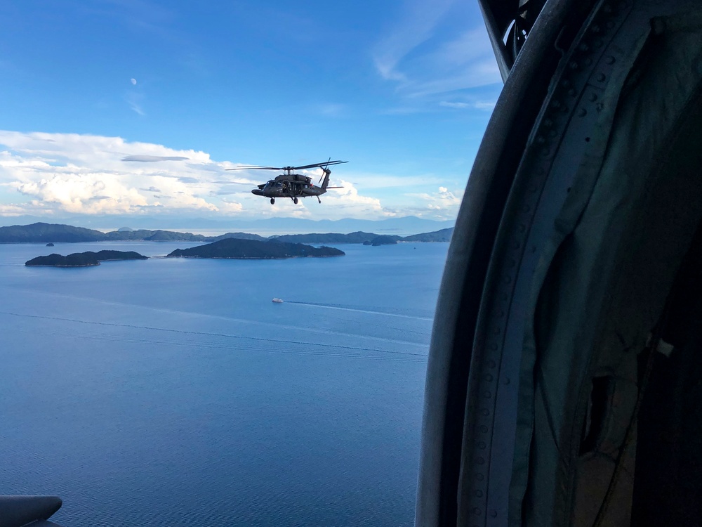 Blackhawks conduct deck landing on JMSDF vessel JS Chiahaya Sept. 9 2019 (2/2)