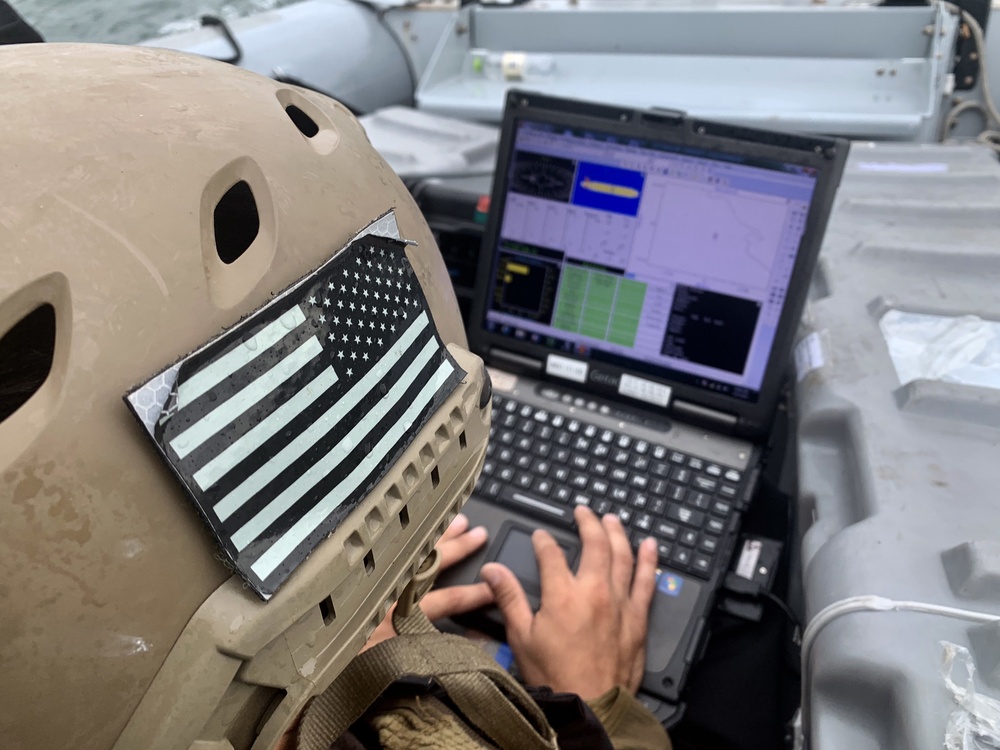 MDSU 2 Sailors Deploy UUVs During Exercise Northern Coasts 2019