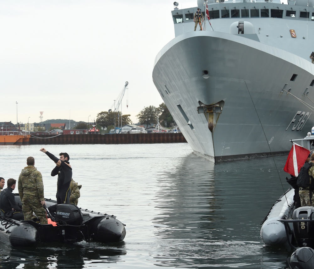 EODMU 8 Sailors Locate and Dispose Underwater Training Mines During Exercise Northern Coasts 2019