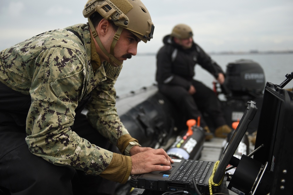 MDSU 2 Sailors Deploy UUVs During Exercise Northern Coasts 2019