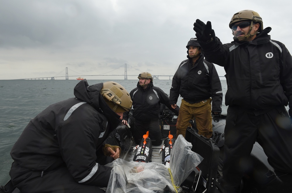 MDSU 2 Sailors Deploy UUVs During Exercise Northern Coasts 2019