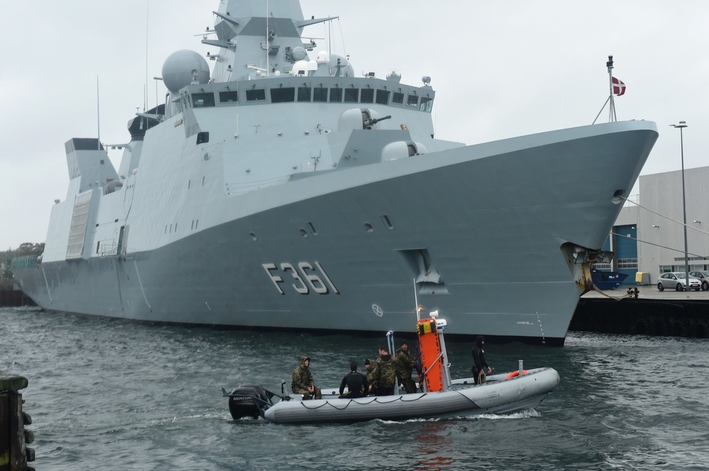 EODMU 8 Sailors Locate and Dispose Underwater Training Mines During Exercise Northern Coasts 2019