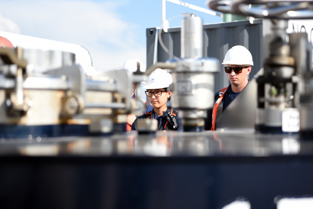 Coast Guard marine inspectors receive barge training in Channelview, Texas