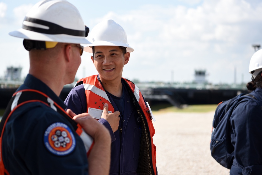 Coast Guard marine inspectors receive barge training in Channelview, Texas