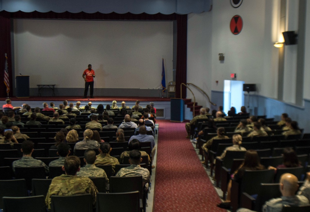 Herschel Walker visits JBLM