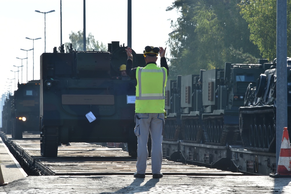 M270 MLRS arrive at 7th ATC