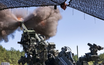 Chaos Soldiers shake the ground with howitzers
