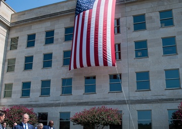 President Bush &amp; Former and Current Secretary of Defense Pay Tribute at Pentagon 9/11 Observance