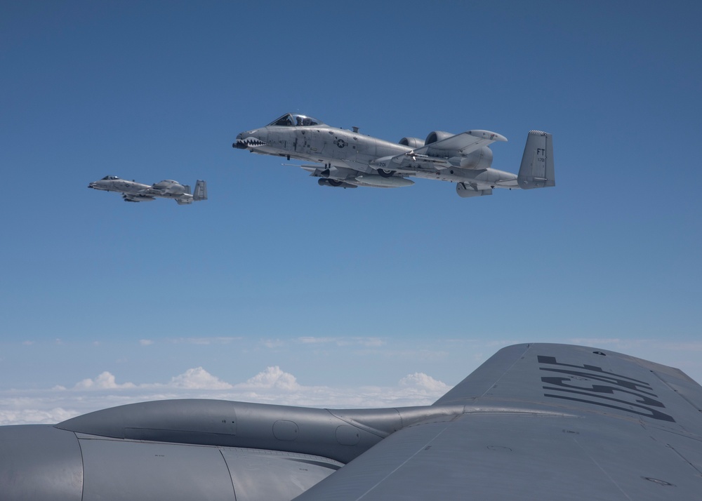 Utah Air Guard refuels Moody A-10s