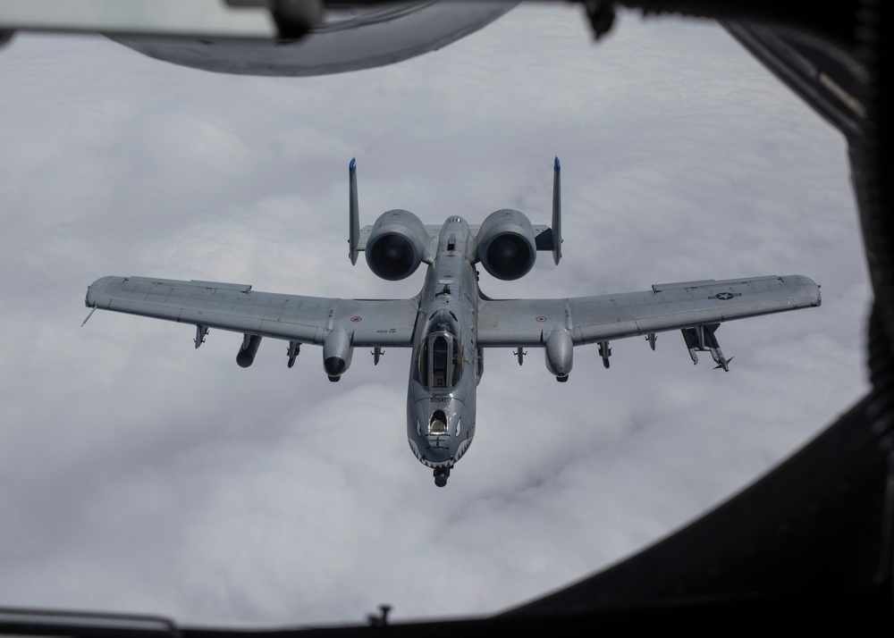 Utah Air Guard refuels Moody A-10s