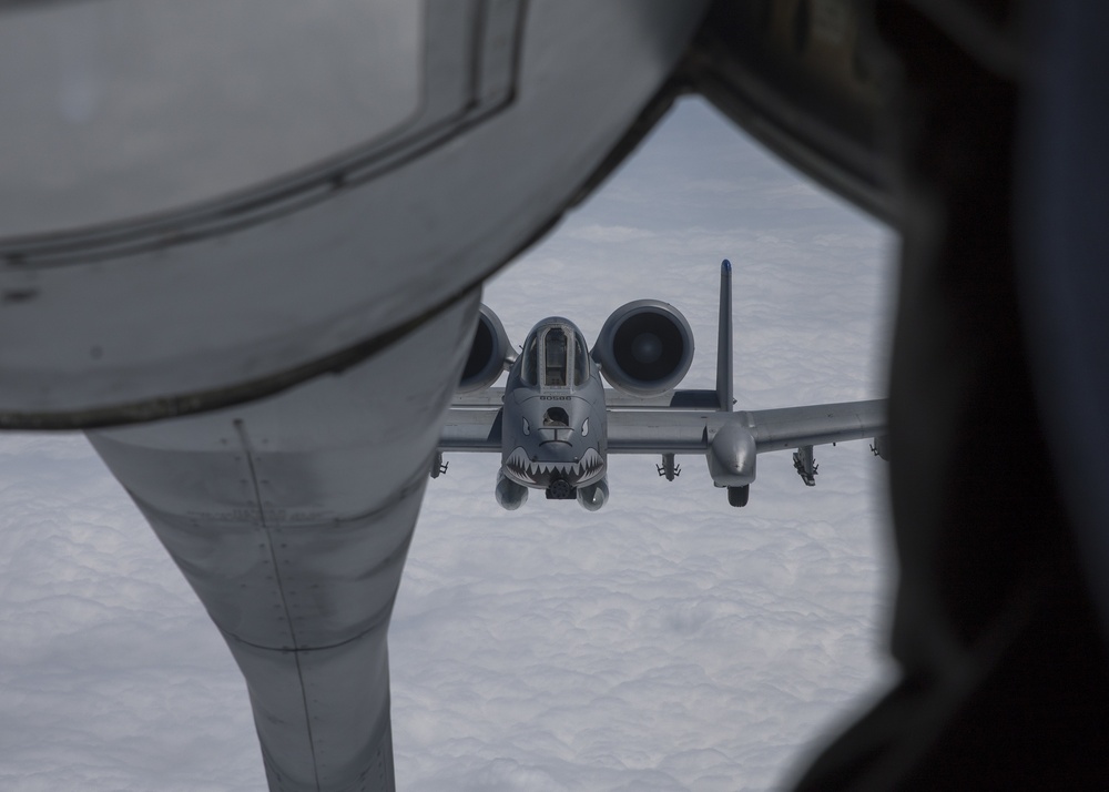 Utah Air Guard refuels Moody A-10s