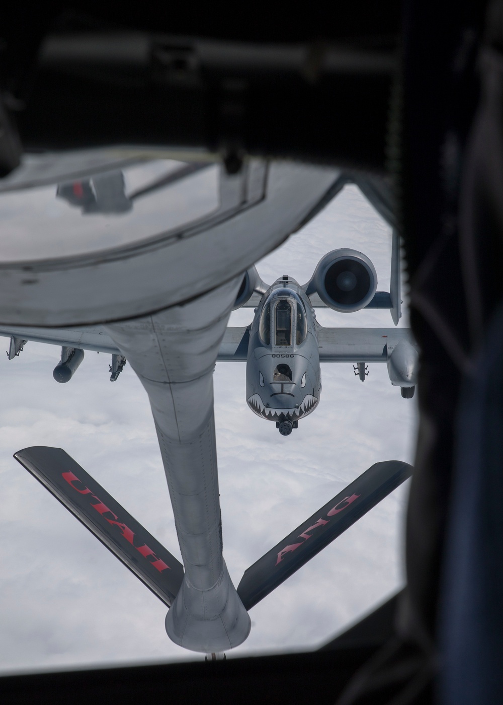 Utah Air Guard refuels Moody A-10s