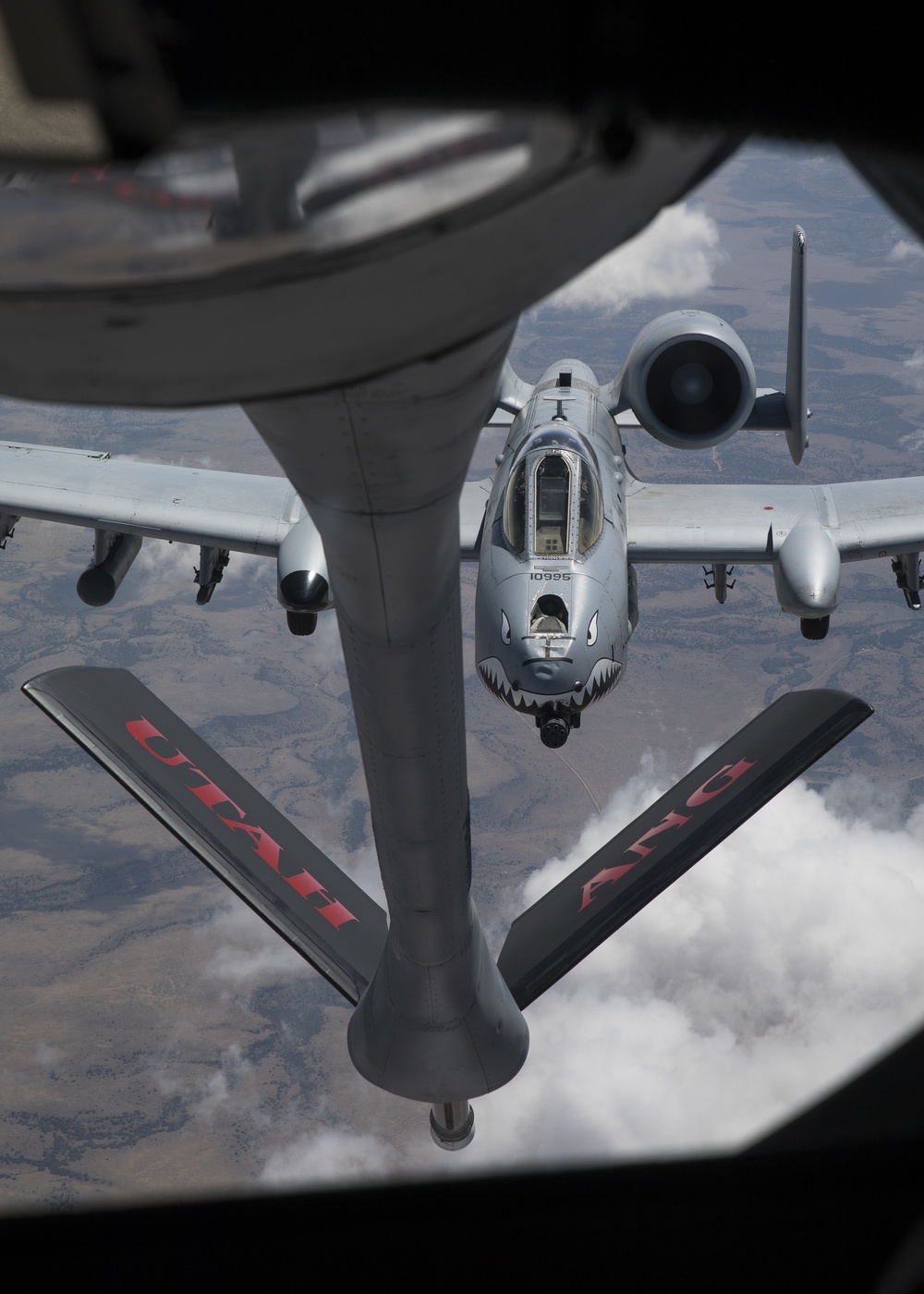 Utah Air Guard refuels Moody A-10s