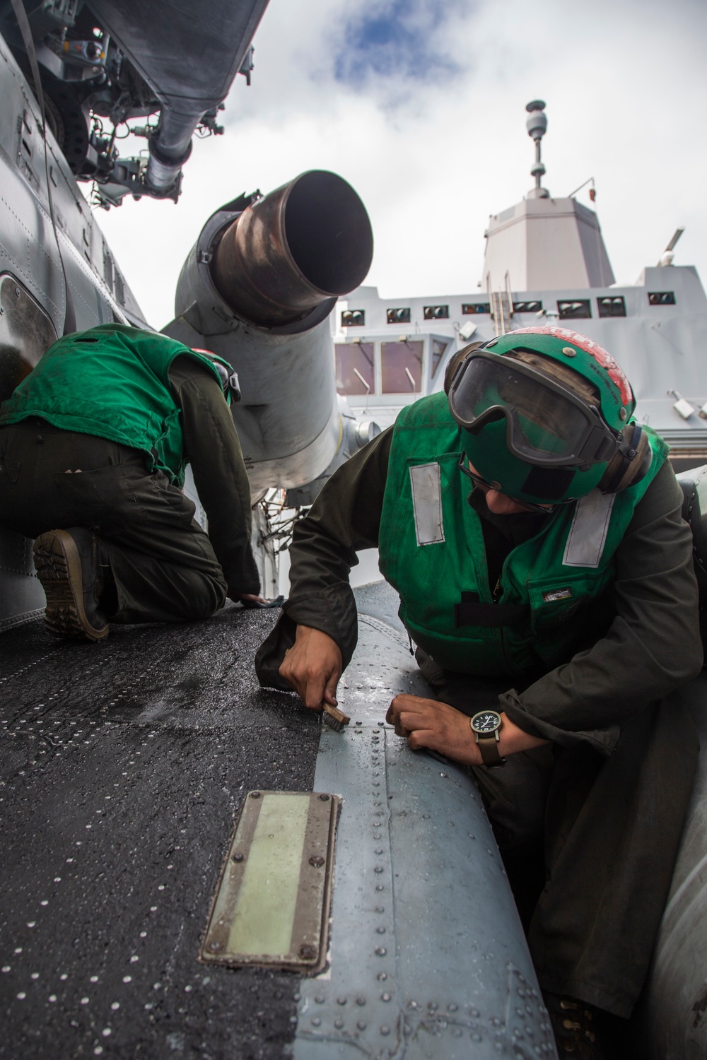 HMH-361 maintains CH-53E Super Stallions during AECE 2019