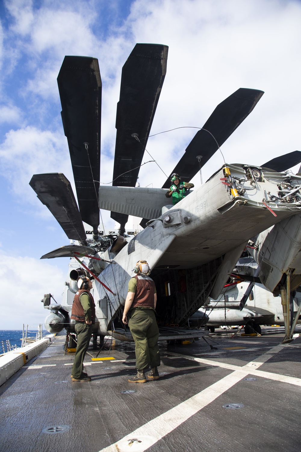 HMH-361 maintains CH-53E Super Stallions aboard the USS Somerset