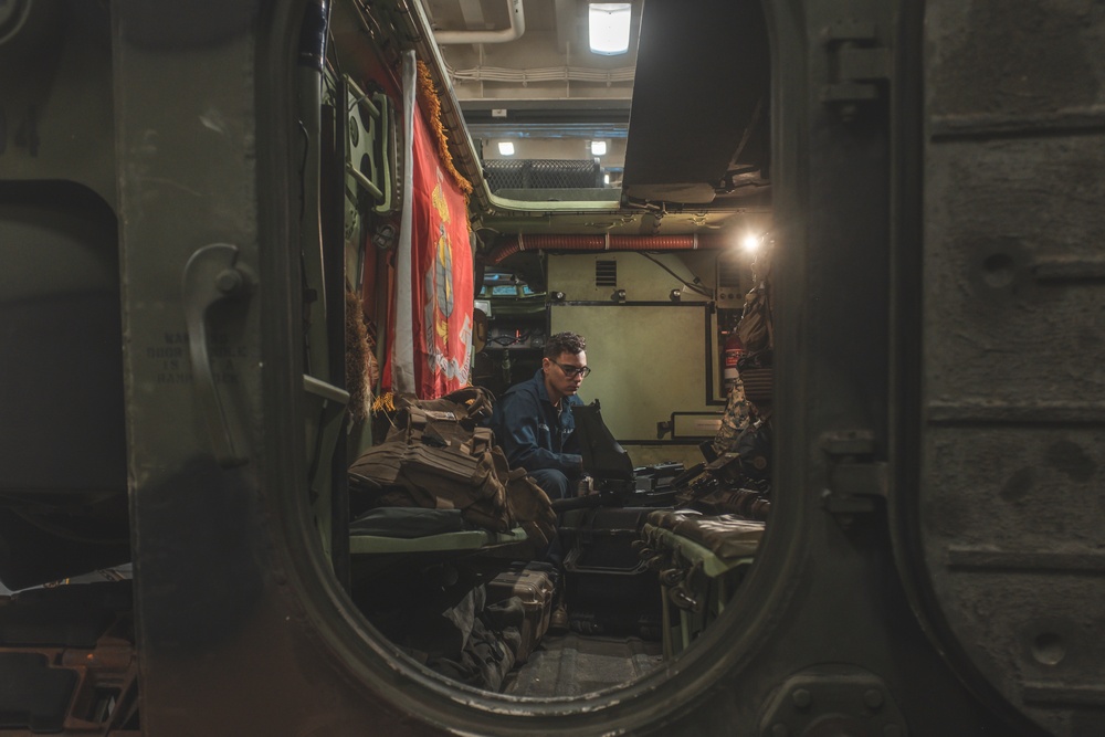 AAV Marines Maintain Weapons for AECE 2019