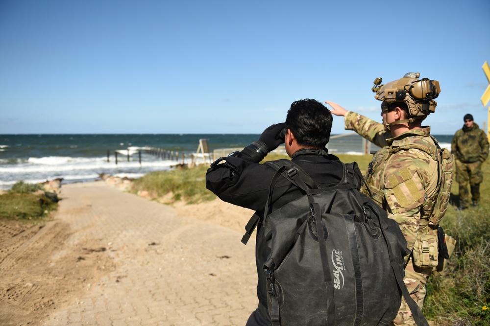 EODMU 8 Sailors Execute Maritime IED Scenario During Exercise Northern Coasts 2019