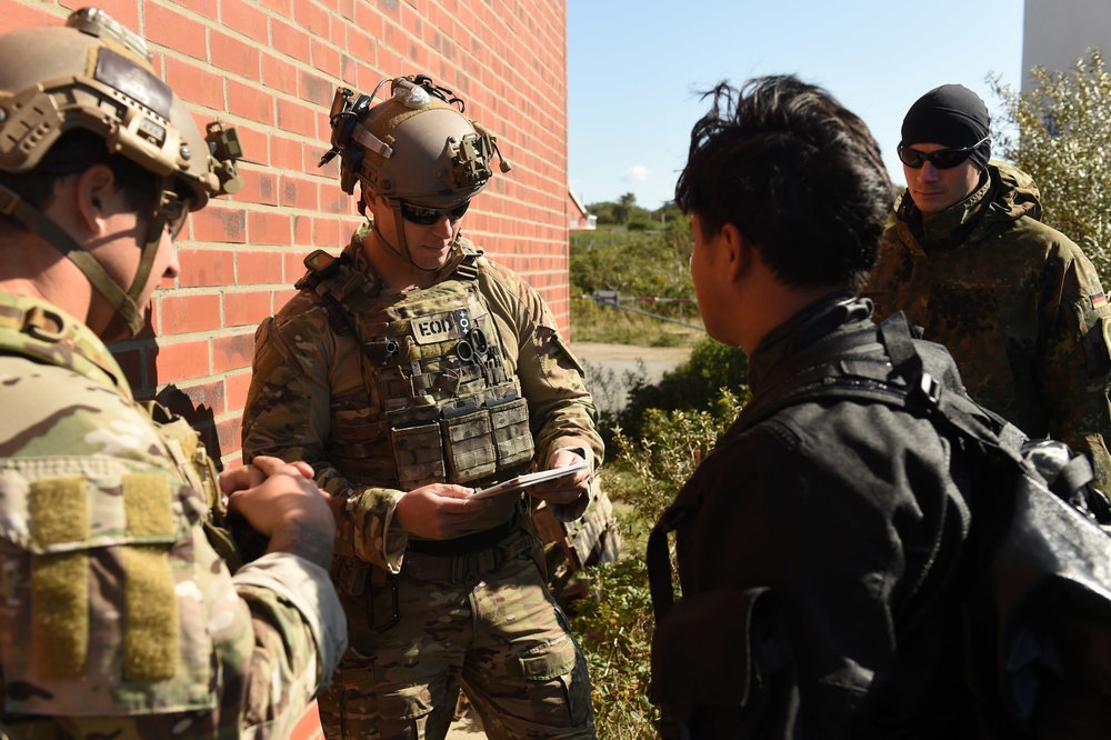 EODMU 8 Sailors Execute Maritime IED Scenario During Exercise Northern Coasts 2019