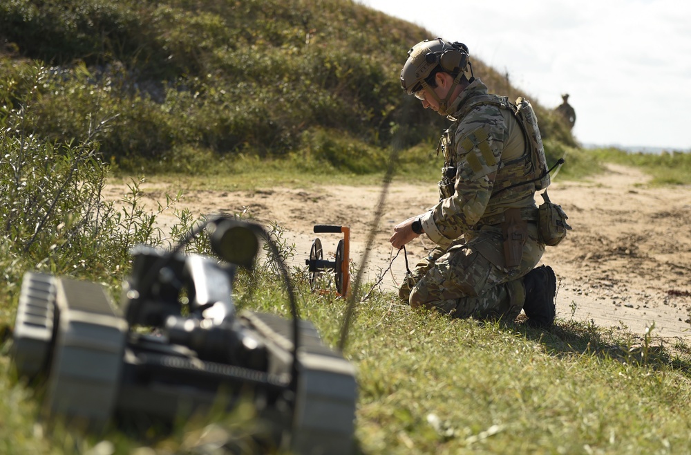 EODMU 8 Sailors Execute Maritime IED Scenario During Exercise Northern Coasts 2019