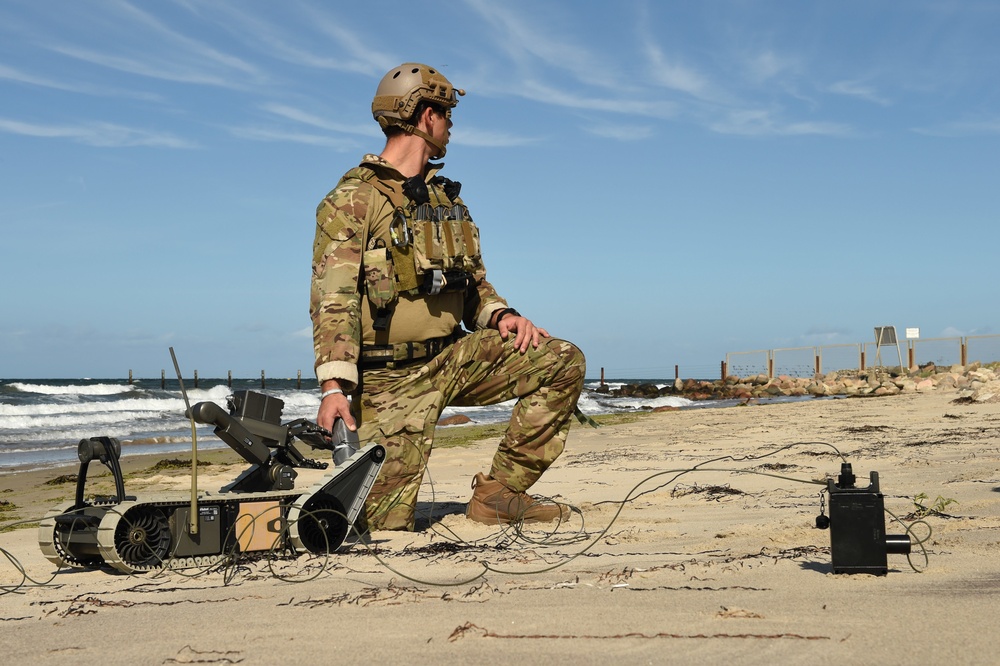 EODMU 8 Sailors Execute Maritime IED Scenario During Exercise Northern Coasts 2019