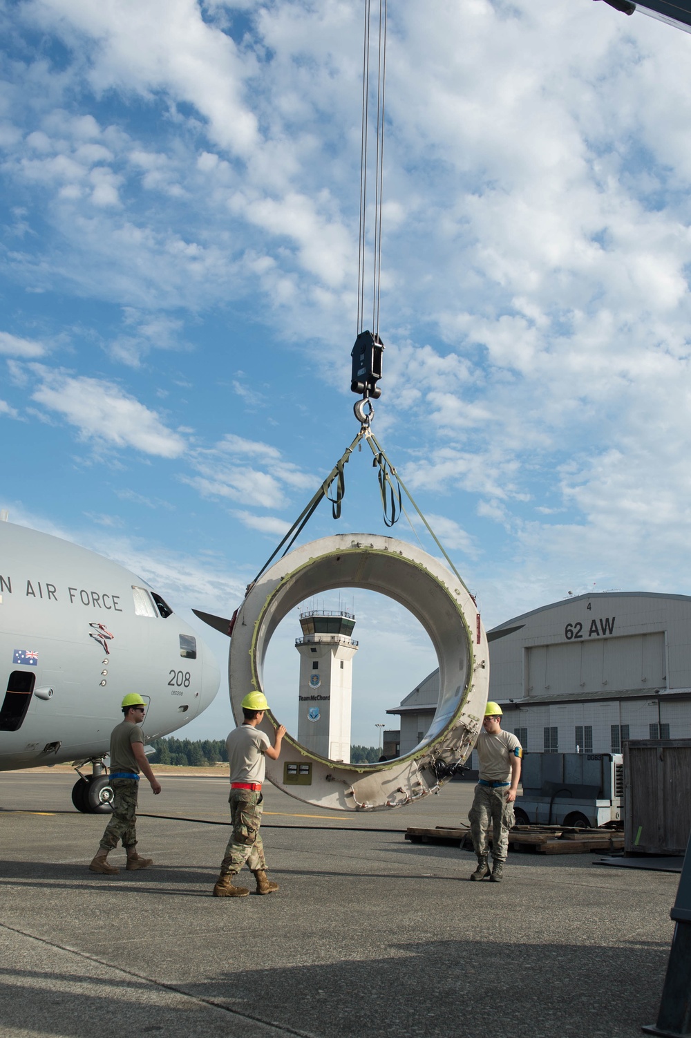 USAF Maintenance Airmen repair RAAF C-17