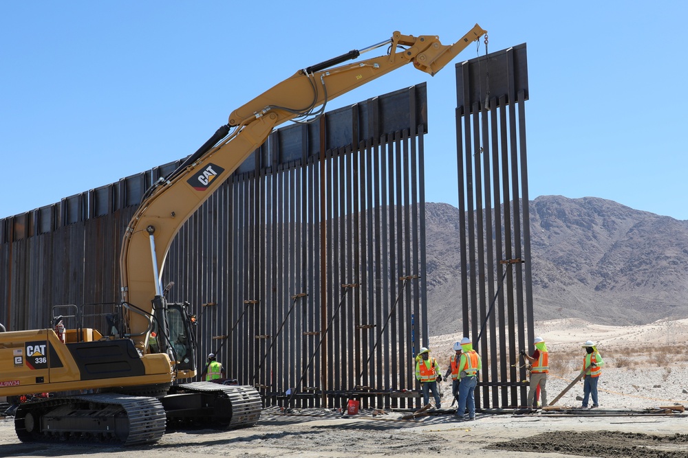 Army Corps of Engineers contractors make progress on border barrier near El Centro