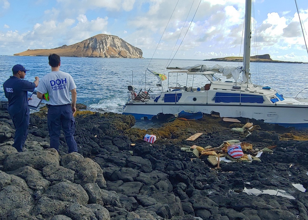 Coast Guard, State of Hawaii respond to grounded sailboat on Oahu