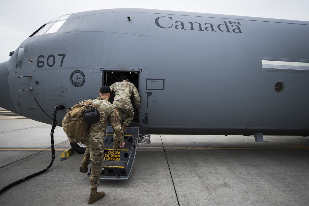 RCAF CC-130J Delivers Cargo during Mobility Guardian 2019