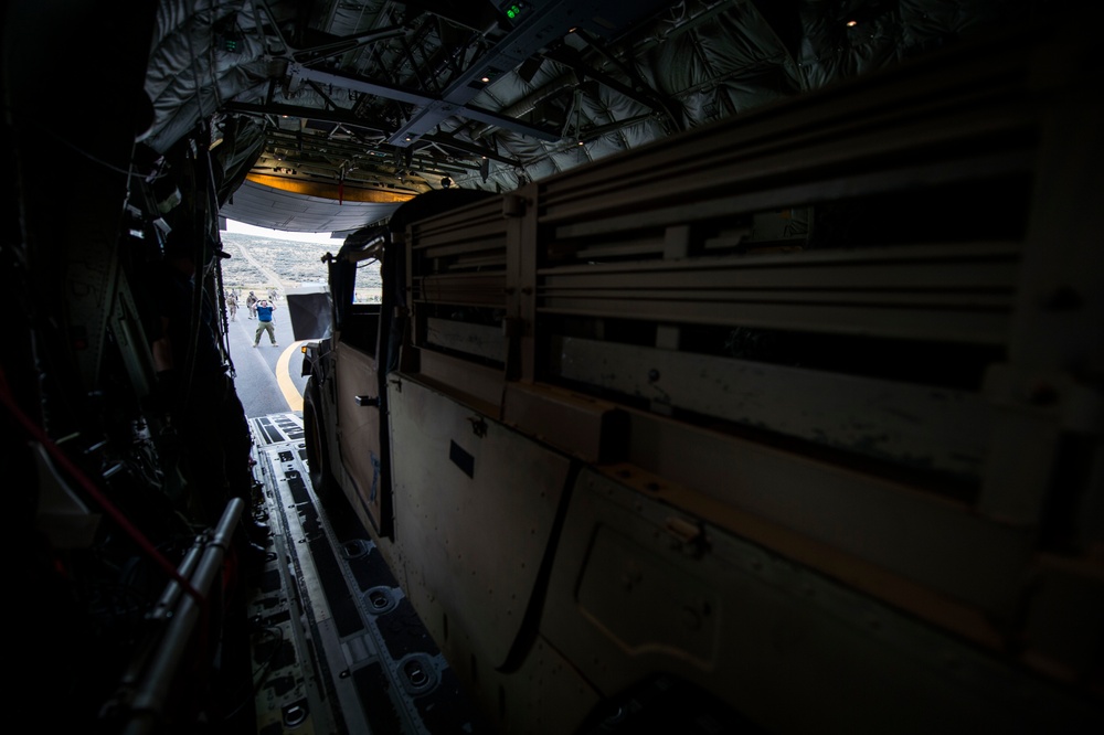 RCAF CC-130J Delivers Cargo during Mobility Guardian 2019