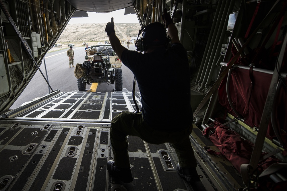 RCAF CC-130J Delivers Cargo during Mobility Guardian 2019