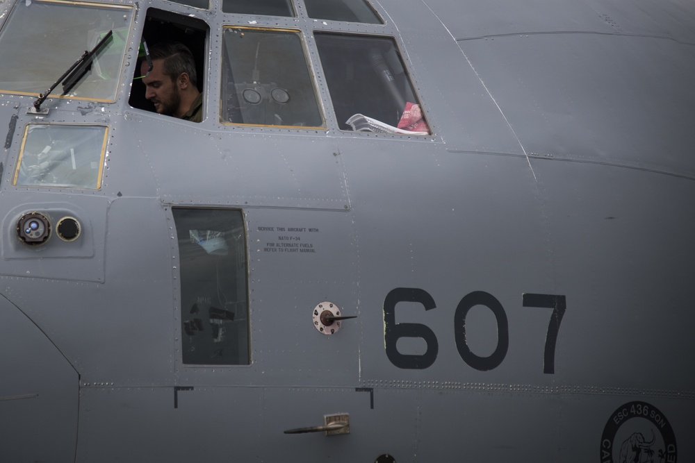 RCAF CC-130J Delivers Cargo during Mobility Guardian 2019