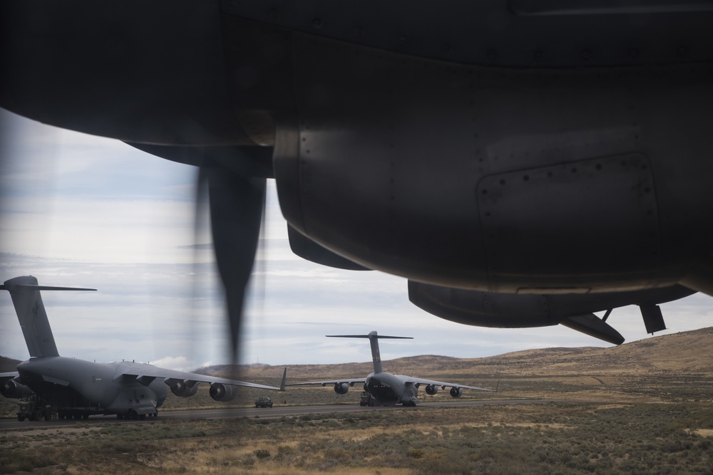 RCAF CC-130J Delivers Cargo during Mobility Guardian 2019