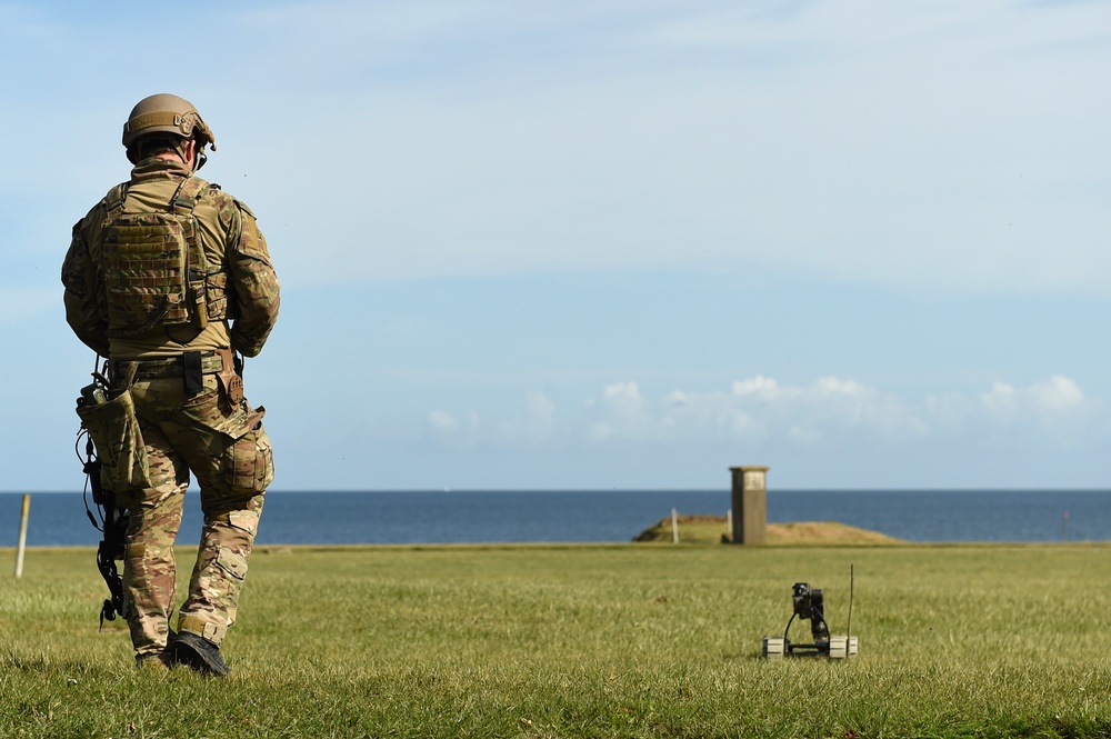 EODMU 8 Sailors Participate in Exercise Northern Coasts 2019