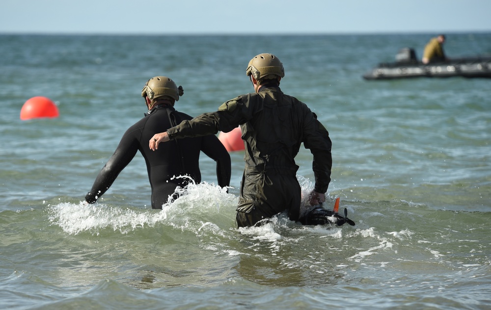 MDSU 2 Sailors Deploy UUVs During Exercise Northern Coasts 2019